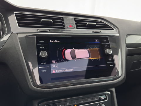 Volkswagen Tiguan 1.5 TSI Comfortline Business (INCL.BTW) *PANO | FULL-LED | ADAPTIVE-CRUISE | DIGI-COCKPIT | HEATED-COMFORTSEATS | NAV-FULLMAP | DAB+ | ECC | PDC | 19''ALU | TOWBAR*