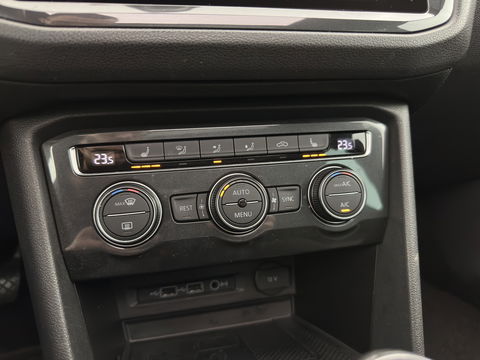 Volkswagen Tiguan 1.5 TSI Comfortline Business (INCL.BTW) *PANO | FULL-LED | ADAPTIVE-CRUISE | DIGI-COCKPIT | HEATED-COMFORTSEATS | NAV-FULLMAP | DAB+ | ECC | PDC | 19''ALU | TOWBAR*