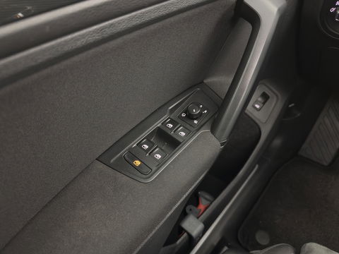 Volkswagen Tiguan 1.5 TSI Comfortline Business (INCL.BTW) *PANO | FULL-LED | ADAPTIVE-CRUISE | DIGI-COCKPIT | HEATED-COMFORTSEATS | NAV-FULLMAP | DAB+ | ECC | PDC | 19''ALU | TOWBAR*