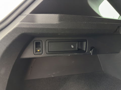 Volkswagen Tiguan 1.5 TSI Comfortline Business (INCL.BTW) *PANO | FULL-LED | ADAPTIVE-CRUISE | DIGI-COCKPIT | HEATED-COMFORTSEATS | NAV-FULLMAP | DAB+ | ECC | PDC | 19''ALU | TOWBAR*