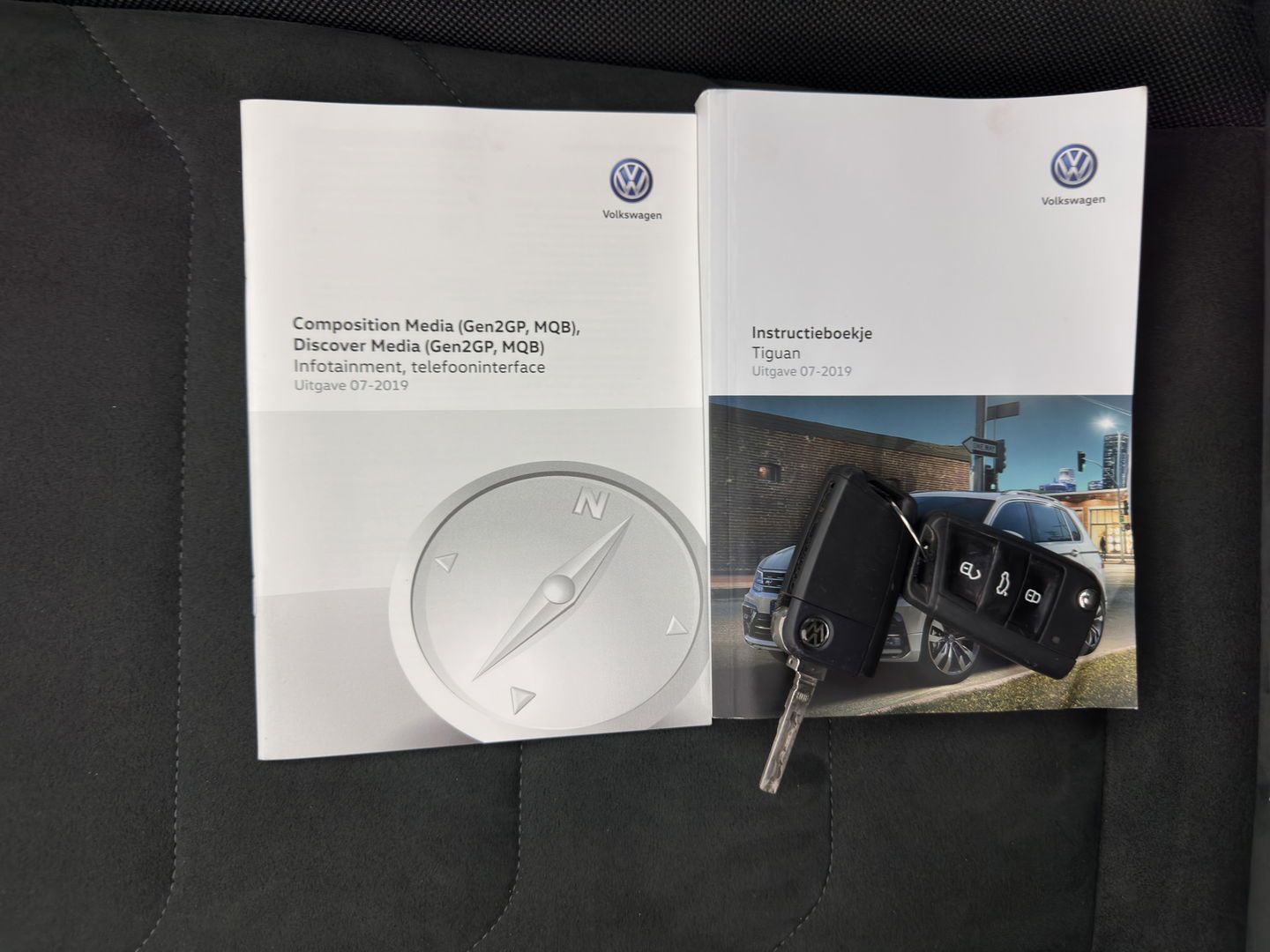 Volkswagen Tiguan 1.5 TSI Comfortline Business (INCL.BTW) *PANO | FULL-LED | ADAPTIVE-CRUISE | DIGI-COCKPIT | HEATED-COMFORTSEATS | NAV-FULLMAP | DAB+ | ECC | PDC | 19''ALU | TOWBAR*