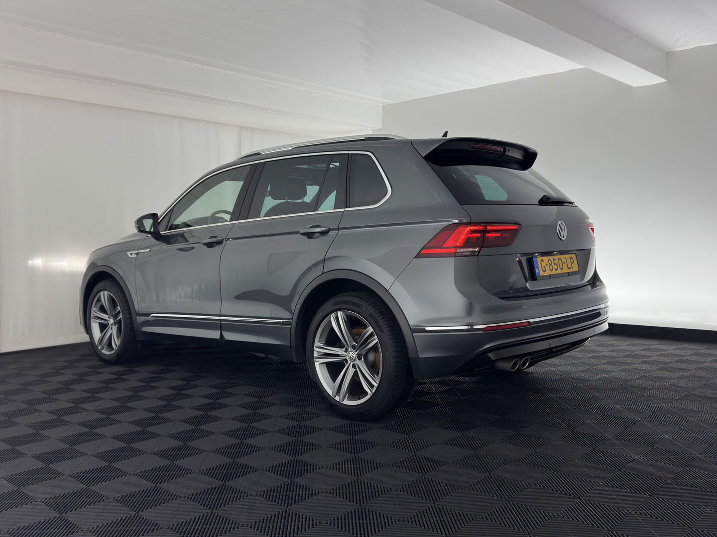Volkswagen Tiguan 1.5 TSI Comfortline Business (INCL.BTW) *PANO | FULL-LED | ADAPTIVE-CRUISE | DIGI-COCKPIT | HEATED-COMFORTSEATS | NAV-FULLMAP | DAB+ | ECC | PDC | 19''ALU | TOWBAR*