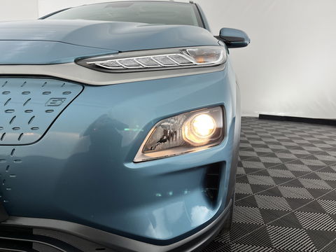 Hyundai KONA EV Fashion 64 kWh [ 3-Fase ] { SOH-100% } (INCL-BTW) Aut. *PANO | KRELL-AUDIO | HEAD-UP | NAVI-FULLMAP | KEYLESS | SHIFT-PADDLES | LANE-ASSIST | BLIND-SPOT | CAMERA | DAB | ECC | PDC | ADAPTIVE-CRUISE | COMFORT-SEATS | 17"ALU*