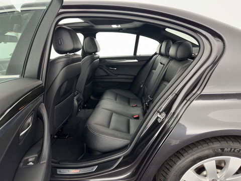 BMW 5 Serie 518d Corporate Lease High Executive Aut. *PANO | LUXURY-LEATHER | XENON | HEATED-COMFORTSEATS | HIFI-SOUND | CAMERA | ECC | PDC | CRUISE | 18''ALU*