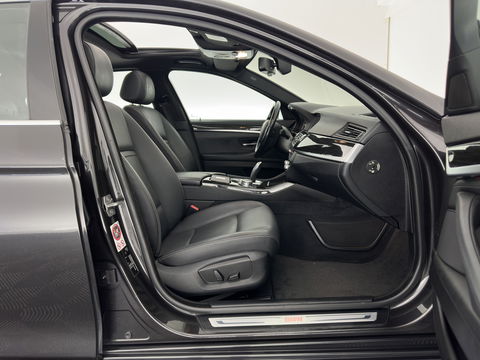 BMW 5 Serie 518d Corporate Lease High Executive Aut. *PANO | LUXURY-LEATHER | XENON | HEATED-COMFORTSEATS | HIFI-SOUND | CAMERA | ECC | PDC | CRUISE | 18''ALU*