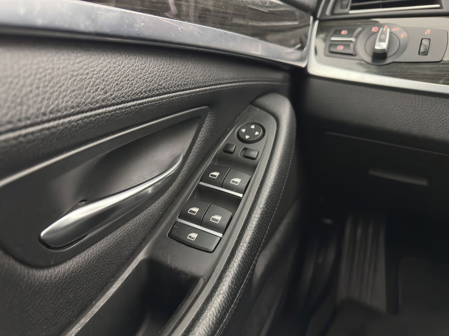 BMW 5 Serie 518d Luxury-Line High Executive Aut. *PANO | LUXURY-LEATHER | BI-XENON | NAVI-FULLMAP | HEATED-COMFORTSEATS | HIFI-SOUND | CAMERA | ECC | PDC | CRUISE | 18''ALU*