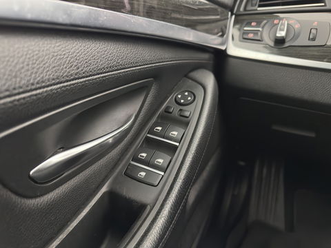 BMW 5 Serie 518d Corporate Lease High Executive Aut. *PANO | LUXURY-LEATHER | XENON | HEATED-COMFORTSEATS | HIFI-SOUND | CAMERA | ECC | PDC | CRUISE | 18''ALU*