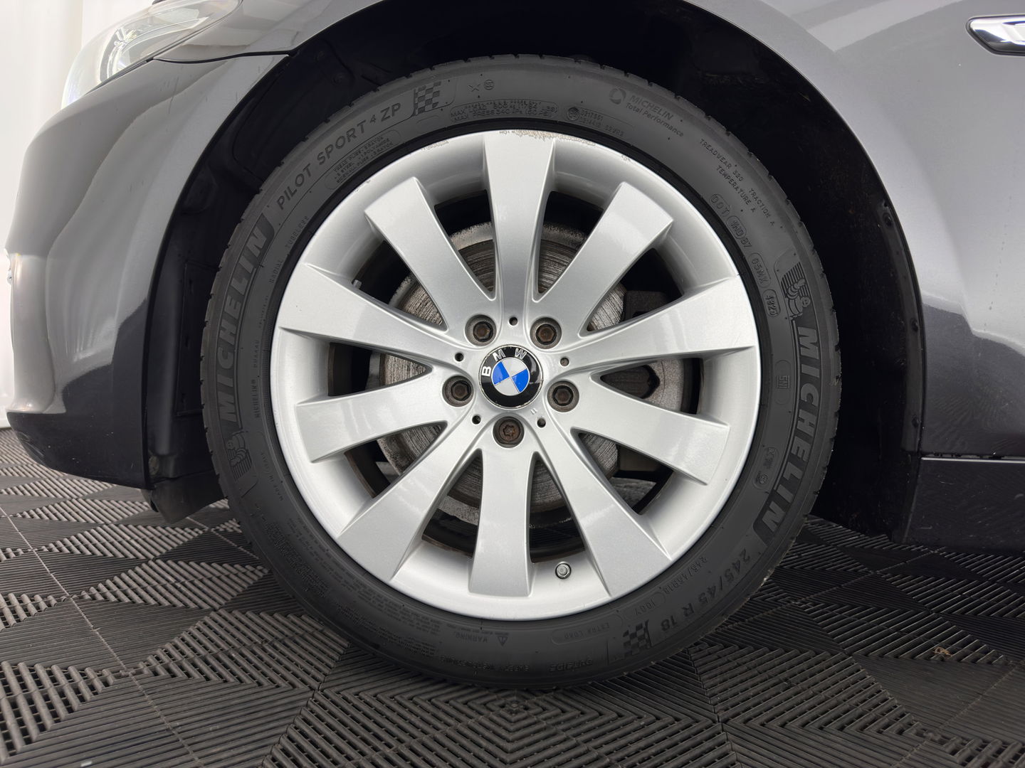 BMW 5 Serie 518d Luxury-Line High Executive Aut. *PANO | LUXURY-LEATHER | BI-XENON | NAVI-FULLMAP | HEATED-COMFORTSEATS | HIFI-SOUND | CAMERA | ECC | PDC | CRUISE | 18''ALU*