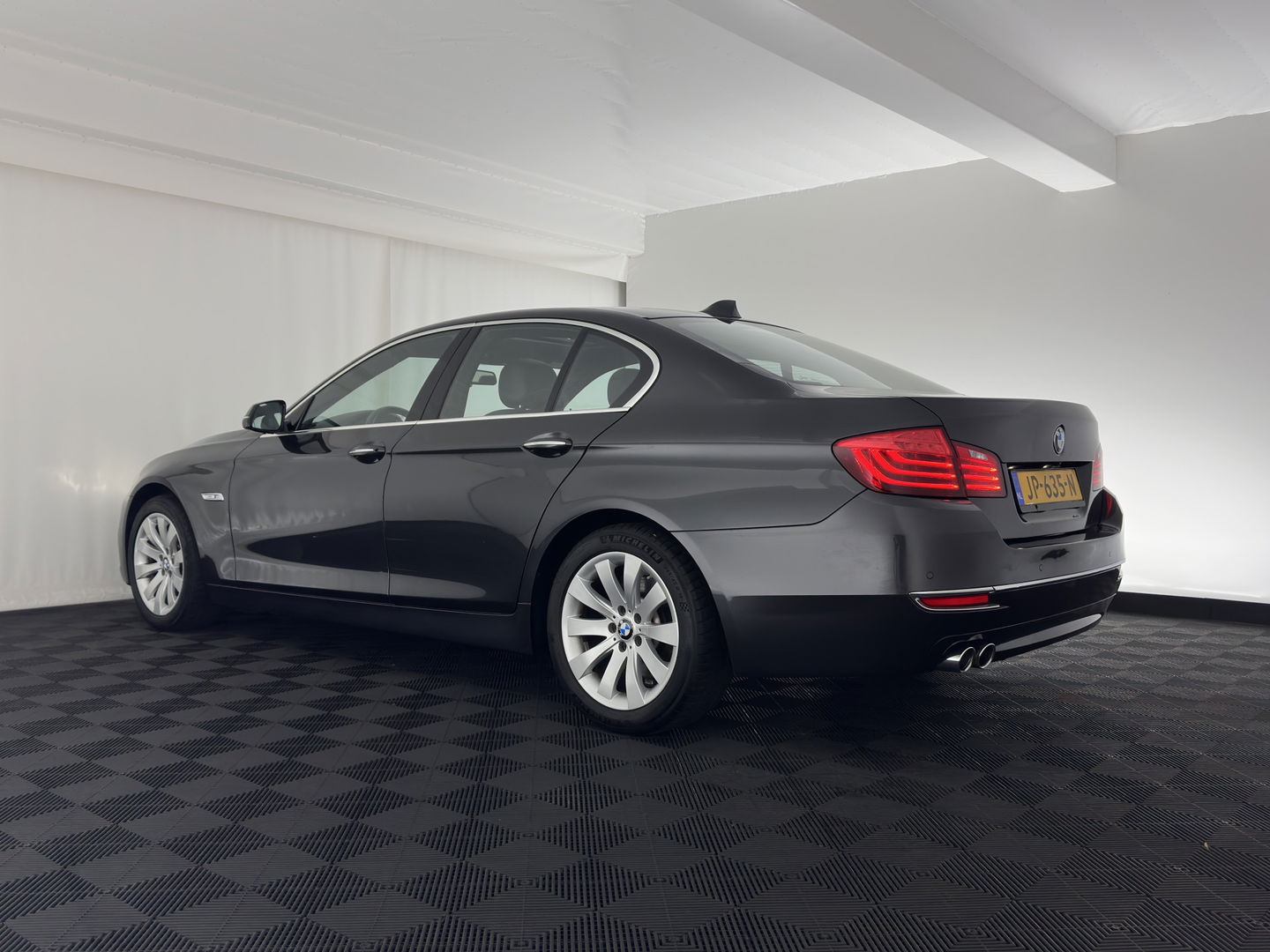BMW 5 Serie 518d Corporate Lease High Executive Aut. *PANO | LUXURY-LEATHER | XENON | HEATED-COMFORTSEATS | HIFI-SOUND | CAMERA | ECC | PDC | CRUISE | 18''ALU*