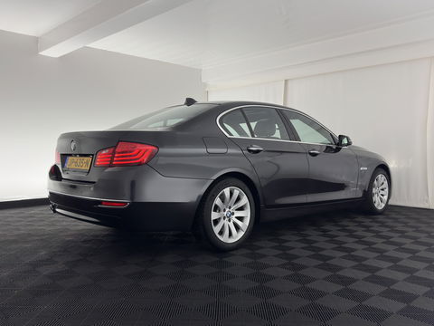 BMW 5 Serie 518d Corporate Lease High Executive Aut. *PANO | LUXURY-LEATHER | XENON | HEATED-COMFORTSEATS | HIFI-SOUND | CAMERA | ECC | PDC | CRUISE | 18''ALU*