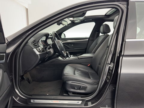 BMW 5 Serie 518d Corporate Lease High Executive Aut. *PANO | LUXURY-LEATHER | XENON | HEATED-COMFORTSEATS | HIFI-SOUND | CAMERA | ECC | PDC | CRUISE | 18''ALU*