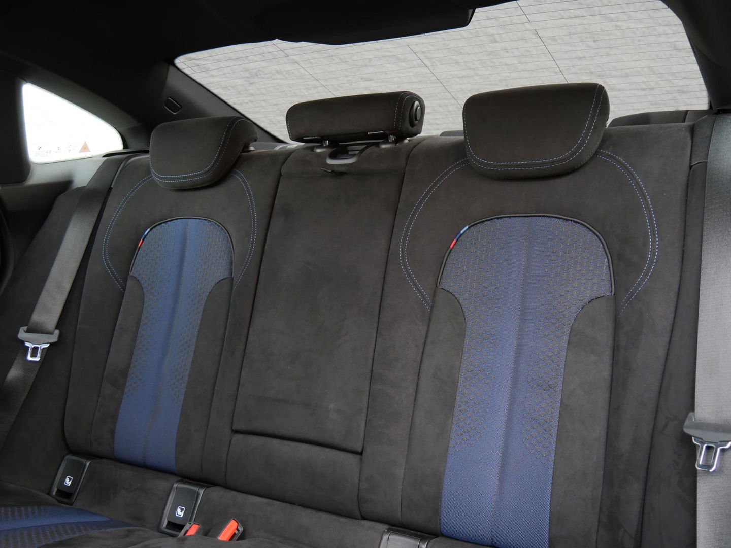 BMW 2 Serie GRAN COUPE 218i M-SPORT/ PANORAMADAK/ SCHAALSTOELEN/ PARKING PACK