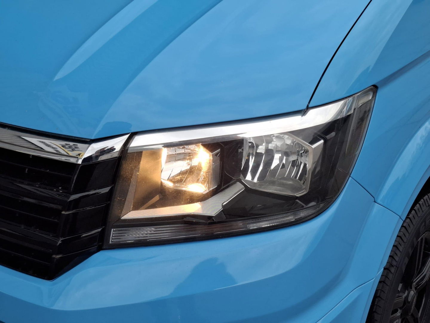 Volkswagen Crafter 35 2.0 TDI L4 Trendline OPRIJWAGEN / AMBULANCE / TRAILER / EURO 6 / LAADVERMOGEN 1500 KG !!