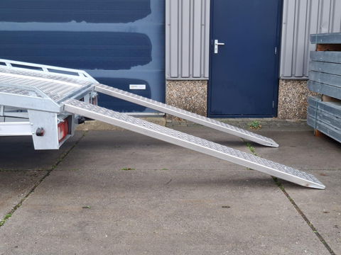 Volkswagen Crafter 35 2.0 TDI L4 Trendline OPRIJWAGEN / AMBULANCE / TRAILER / EURO 6 / LAADVERMOGEN 1500 KG !!