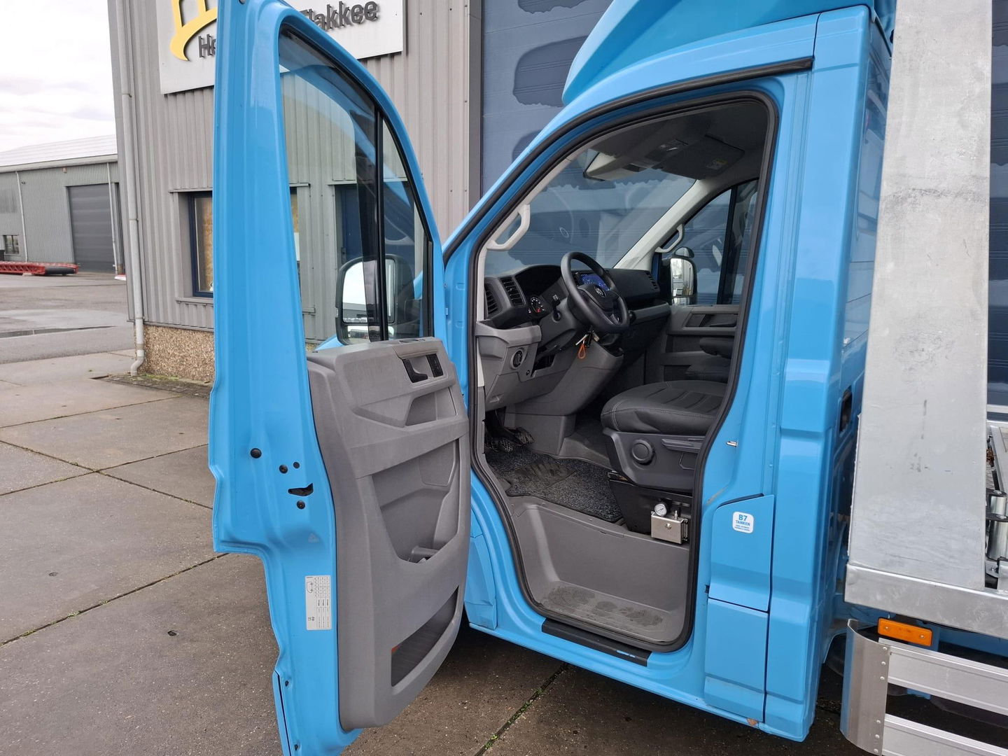 Volkswagen Crafter 35 2.0 TDI L4 Trendline OPRIJWAGEN / AMBULANCE / TRAILER / EURO 6 / LAADVERMOGEN 1500 KG !!