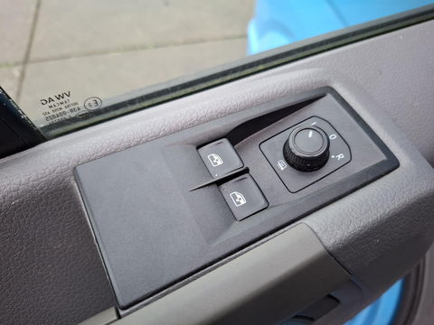 Volkswagen Crafter 35 2.0 TDI L4 Trendline OPRIJWAGEN / AMBULANCE / TRAILER / EURO 6 / LAADVERMOGEN 1500 KG !!