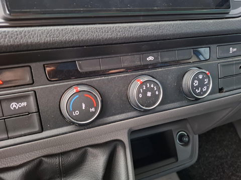 Volkswagen Crafter 35 2.0 TDI L4 Trendline OPRIJWAGEN / AMBULANCE / TRAILER / EURO 6 / LAADVERMOGEN 1500 KG !!