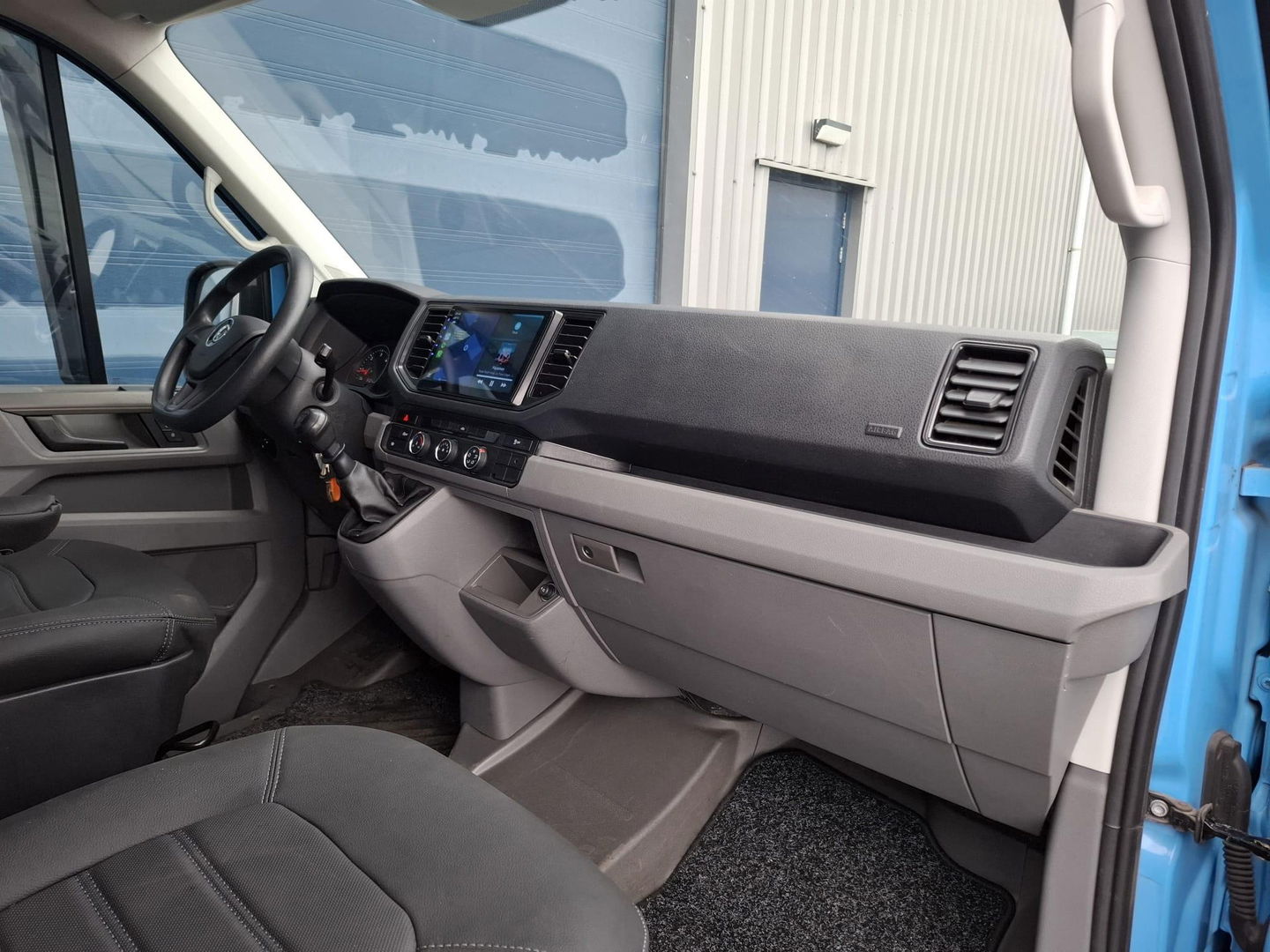 Volkswagen Crafter 35 2.0 TDI L4 Trendline OPRIJWAGEN / AMBULANCE / TRAILER / EURO 6 / LAADVERMOGEN 1500 KG !!