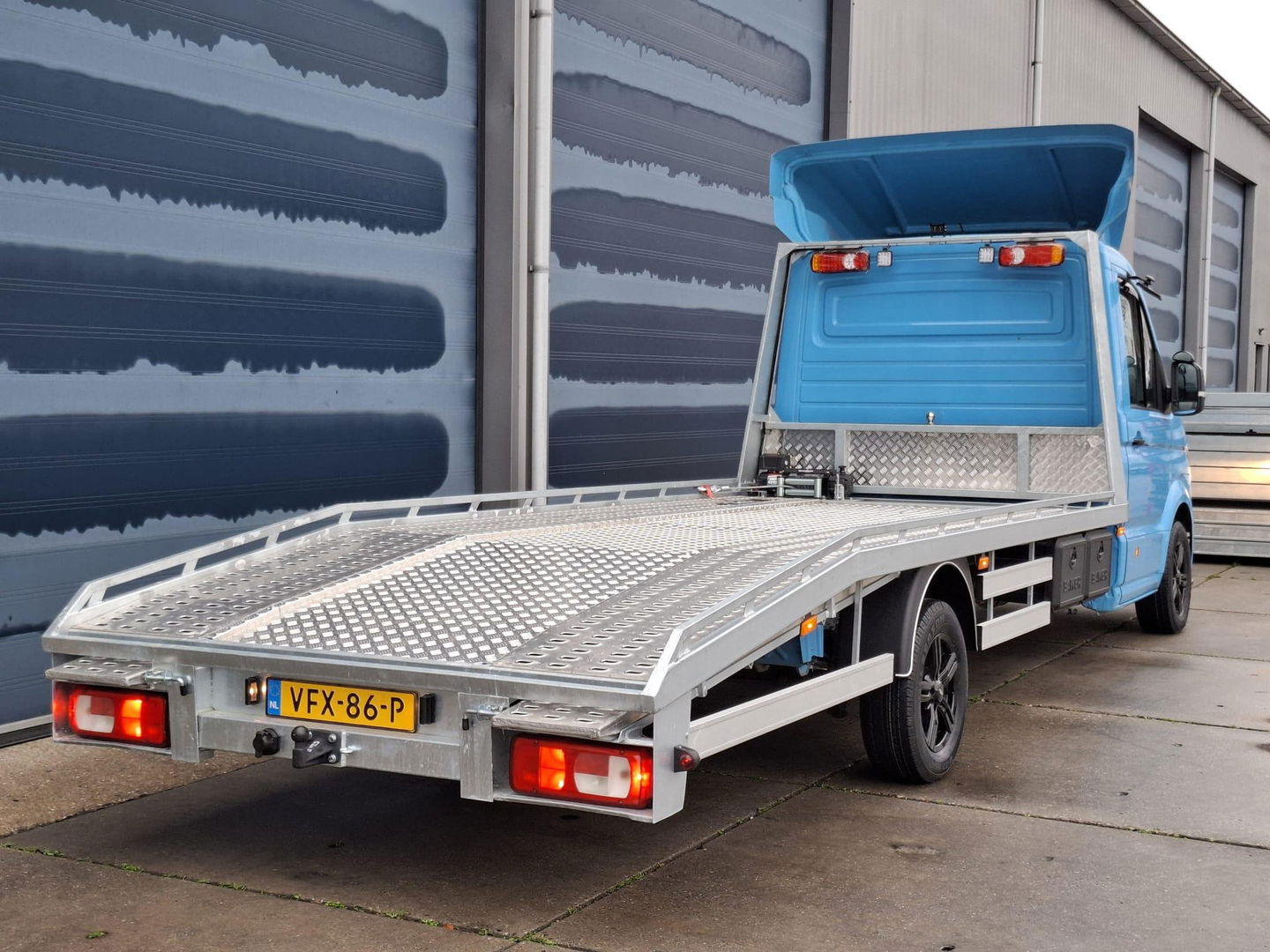 Volkswagen Crafter 35 2.0 TDI L4 Trendline OPRIJWAGEN / AMBULANCE / TRAILER / EURO 6 / LAADVERMOGEN 1500 KG !!