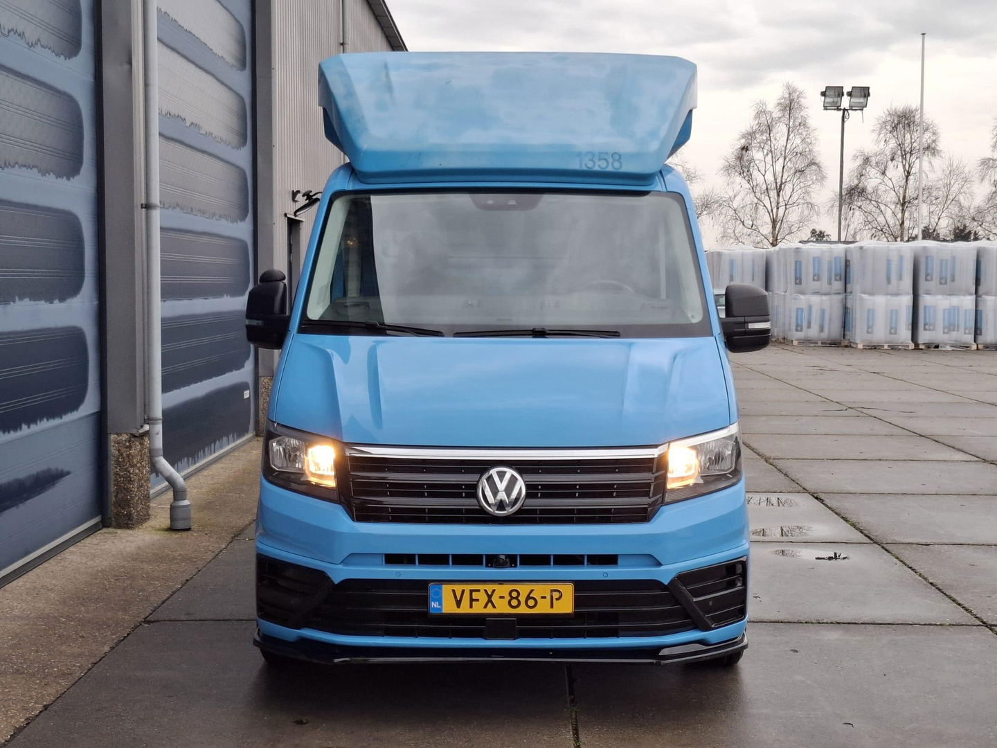 Volkswagen Crafter 35 2.0 TDI L4 Trendline OPRIJWAGEN / AMBULANCE / TRAILER / EURO 6 / LAADVERMOGEN 1500 KG !!