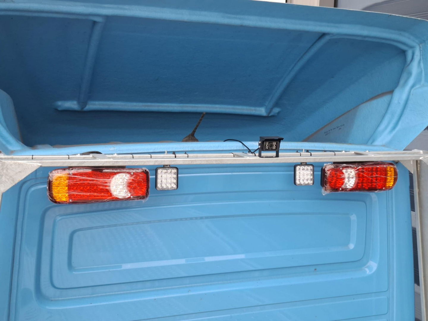 Volkswagen Crafter 35 2.0 TDI L4 Trendline OPRIJWAGEN / AMBULANCE / TRAILER / EURO 6 / LAADVERMOGEN 1500 KG !!