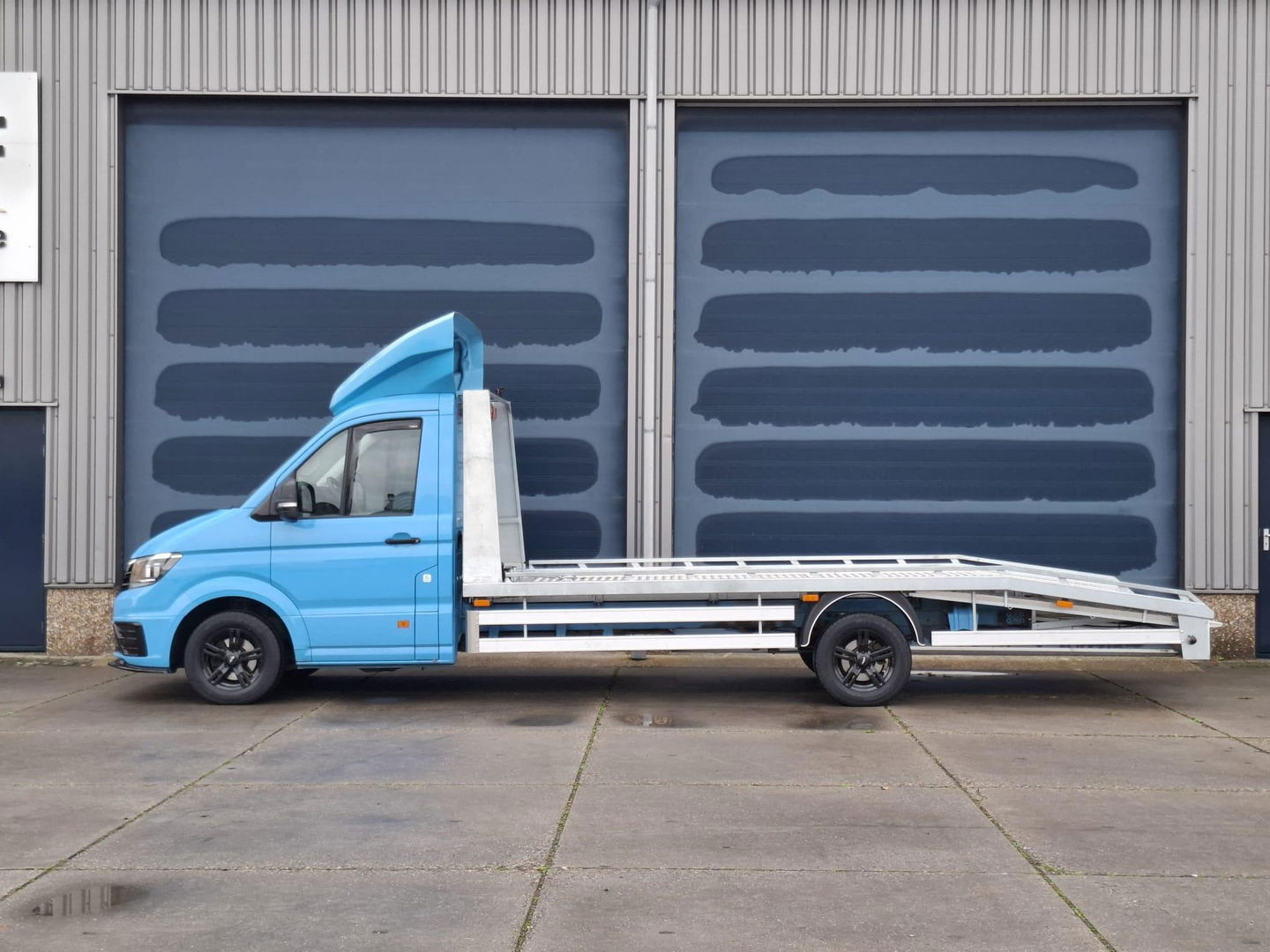 Volkswagen Crafter 35 2.0 TDI L4 Trendline OPRIJWAGEN / AMBULANCE / TRAILER / EURO 6 / LAADVERMOGEN 1500 KG !!