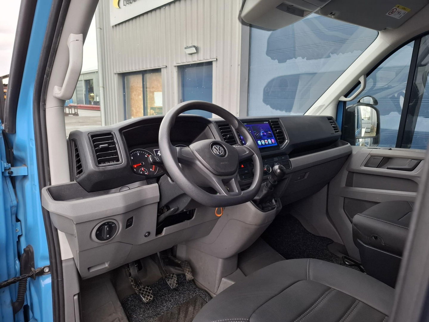 Volkswagen Crafter 35 2.0 TDI L4 Trendline OPRIJWAGEN / AMBULANCE / TRAILER / EURO 6 / LAADVERMOGEN 1500 KG !!