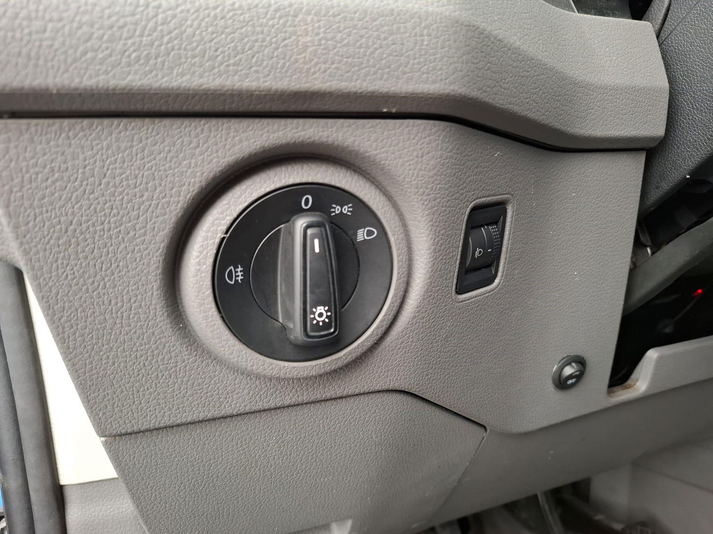 Volkswagen Crafter 35 2.0 TDI L4 Trendline OPRIJWAGEN / AMBULANCE / TRAILER / EURO 6 / LAADVERMOGEN 1500 KG !!