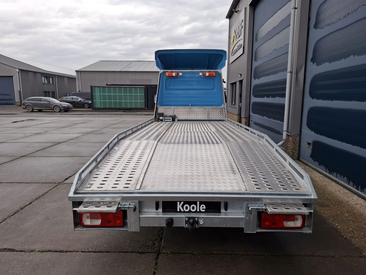 Volkswagen Crafter 35 2.0 TDI L4 Trendline OPRIJWAGEN / AMBULANCE / TRAILER / EURO 6 / LAADVERMOGEN 1500 KG !!