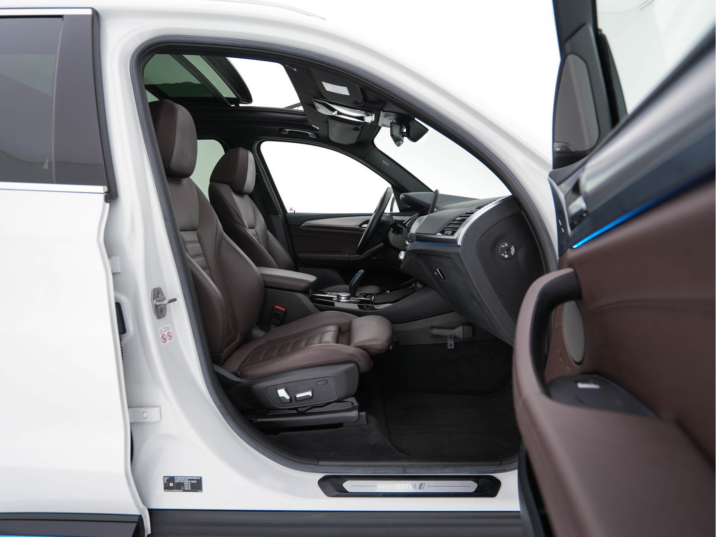 BMW iX3 High Executive 80 kWh {SOH-100%} [ 3-Fase ] (INCL.BTW) Aut. *PANO | HEAD-UP | LUXURY-LEATHER | ADAPTIVE-CRUISE | FULL-LED | BLIND-SPOT | MEMORY-PACK | DIGI-COCKPIT | HEATED-COMFORTSEATS | KEYLESS | TOP-VIEW | DAB+ | NAVI | TOWBAR | 20'