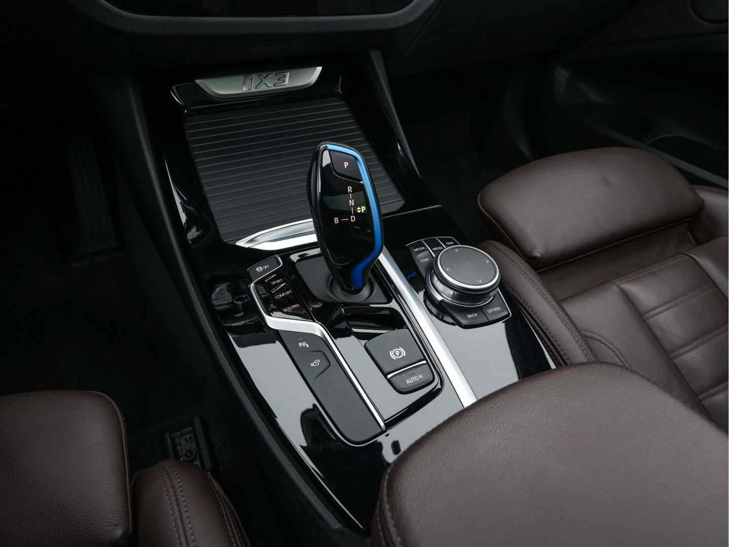 BMW iX3 High Executive 80 kWh {SOH-100%} [ 3-Fase ] (INCL.BTW) Aut. *PANO | HEAD-UP | LUXURY-LEATHER | ADAPTIVE-CRUISE | FULL-LED | BLIND-SPOT | MEMORY-PACK | DIGI-COCKPIT | HEATED-COMFORTSEATS | KEYLESS | TOP-VIEW | DAB+ | NAVI | TOWBAR | 20'