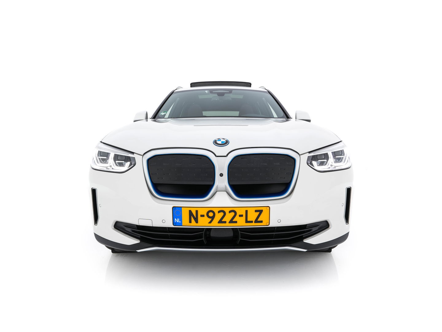 BMW iX3 High Executive 80 kWh {SOH-100%} [ 3-Fase ] (INCL.BTW) Aut. *PANO | HEAD-UP | LUXURY-LEATHER | ADAPTIVE-CRUISE | FULL-LED | BLIND-SPOT | MEMORY-PACK | DIGI-COCKPIT | HEATED-COMFORTSEATS | KEYLESS | TOP-VIEW | DAB+ | NAVI | TOWBAR | 20'