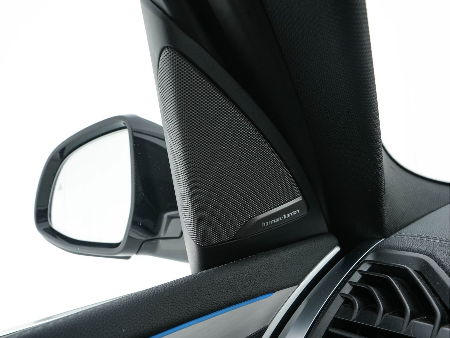 BMW iX3 High Executive 80 kWh {SOH-100%} [ 3-Fase ] (INCL.BTW) Aut. *PANO | HEAD-UP | LUXURY-LEATHER | ADAPTIVE-CRUISE | FULL-LED | BLIND-SPOT | MEMORY-PACK | DIGI-COCKPIT | HEATED-COMFORTSEATS | KEYLESS | TOP-VIEW | DAB+ | NAVI | TOWBAR | 20'