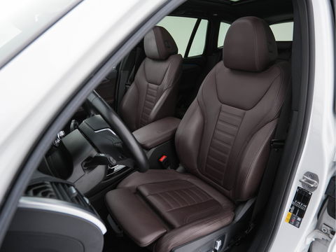 BMW iX3 High Executive 80 kWh {SOH-100%} [ 3-Fase ] (INCL.BTW) Aut. *PANO | HEAD-UP | LUXURY-LEATHER | ADAPTIVE-CRUISE | FULL-LED | BLIND-SPOT | MEMORY-PACK | DIGI-COCKPIT | HEATED-COMFORTSEATS | KEYLESS | TOP-VIEW | DAB+ | NAVI | TOWBAR | 20'