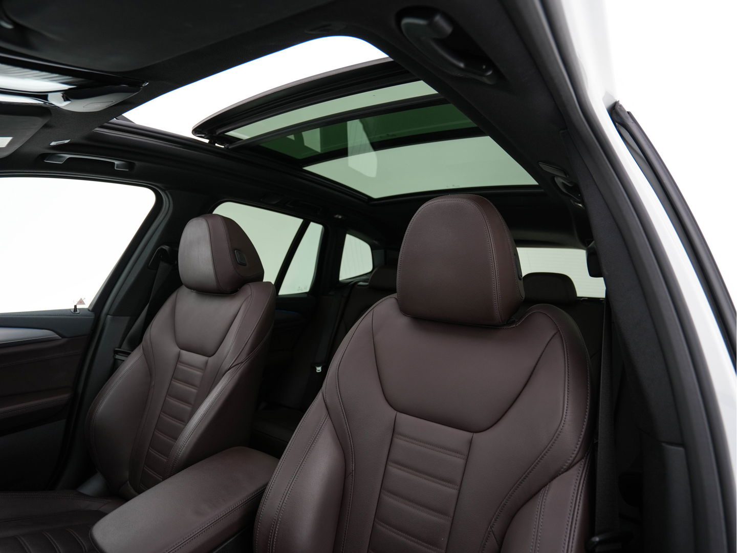 BMW iX3 High Executive 80 kWh {SOH-100%} [ 3-Fase ] (INCL.BTW) Aut. *PANO | HEAD-UP | LUXURY-LEATHER | ADAPTIVE-CRUISE | FULL-LED | BLIND-SPOT | MEMORY-PACK | DIGI-COCKPIT | HEATED-COMFORTSEATS | KEYLESS | TOP-VIEW | DAB+ | NAVI | TOWBAR | 20'