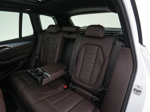 BMW iX3 High Executive 80 kWh {SOH-100%} [ 3-Fase ] (INCL.BTW) Aut. *PANO | HEAD-UP | LUXURY-LEATHER | ADAPTIVE-CRUISE | FULL-LED | BLIND-SPOT | MEMORY-PACK | DIGI-COCKPIT | HEATED-COMFORTSEATS | KEYLESS | TOP-VIEW | DAB+ | NAVI | TOWBAR | 20'