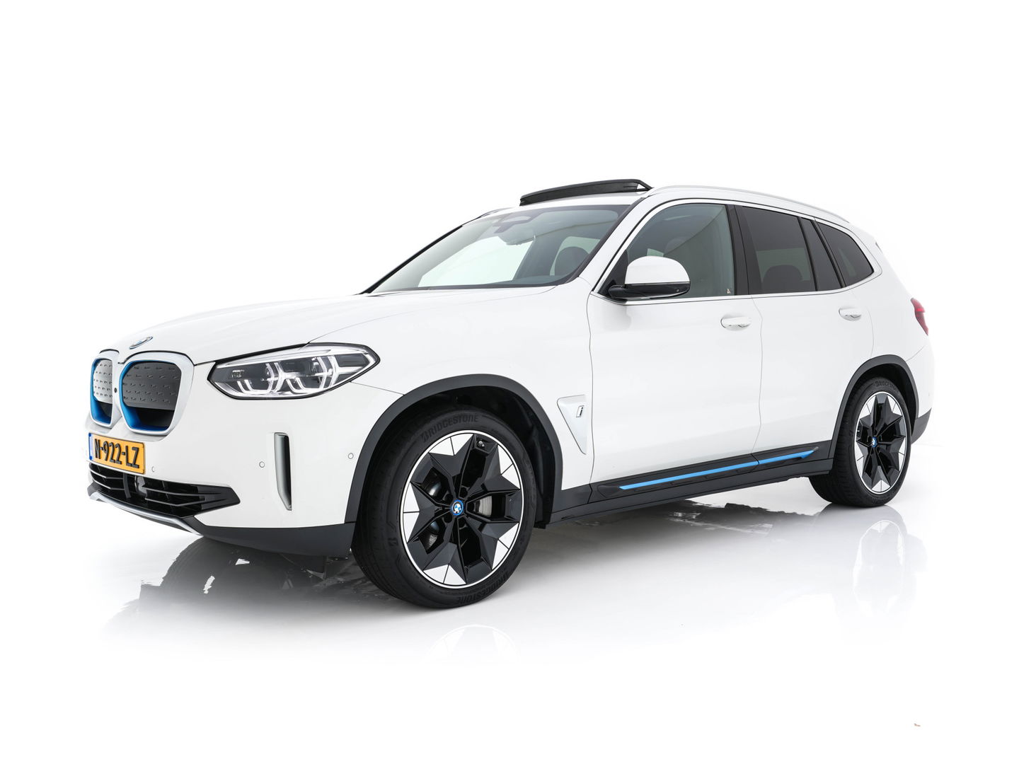 BMW iX3 High Executive 80 kWh {SOH-100%} [ 3-Fase ] (INCL.BTW) Aut. *PANO | HEAD-UP | LUXURY-LEATHER | ADAPTIVE-CRUISE | FULL-LED | BLIND-SPOT | MEMORY-PACK | DIGI-COCKPIT | HEATED-COMFORTSEATS | KEYLESS | TOP-VIEW | DAB+ | NAVI | TOWBAR | 20'