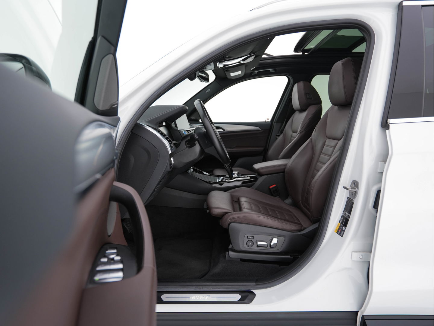 BMW iX3 High Executive 80 kWh {SOH-100%} [ 3-Fase ] (INCL.BTW) Aut. *PANO | HEAD-UP | LUXURY-LEATHER | ADAPTIVE-CRUISE | FULL-LED | BLIND-SPOT | MEMORY-PACK | DIGI-COCKPIT | HEATED-COMFORTSEATS | KEYLESS | TOP-VIEW | DAB+ | NAVI | TOWBAR | 20'