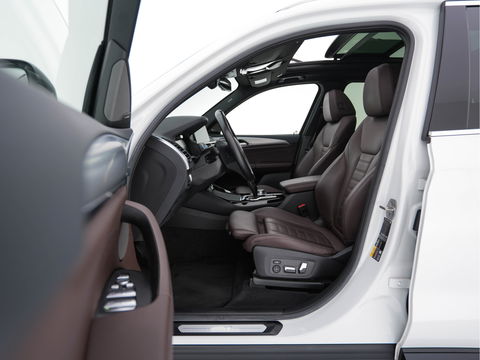 BMW iX3 High Executive 80 kWh {SOH-100%} [ 3-Fase ] (INCL.BTW) Aut. *PANO | HEAD-UP | LUXURY-LEATHER | ADAPTIVE-CRUISE | FULL-LED | BLIND-SPOT | MEMORY-PACK | DIGI-COCKPIT | HEATED-COMFORTSEATS | KEYLESS | TOP-VIEW | DAB+ | NAVI | TOWBAR | 20'