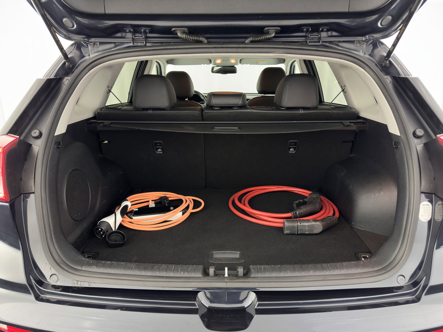 Kia e-Niro ExecutiveLine 64 kWh {SOH-89%}[ 3-Fase ] (INCL-BTW) Aut. *LUXURY-LEATHER | JBL-AUDIO | FULL-LED | NAVI-FULLMAP | DAB | ADAPTIVE-CRUISE | CAMERA | MEMORY-PACK | LANE-ASSIST | CCS-FASTLOADER | KEYLESS | DIGI-COCKPIT | 17"ALU*