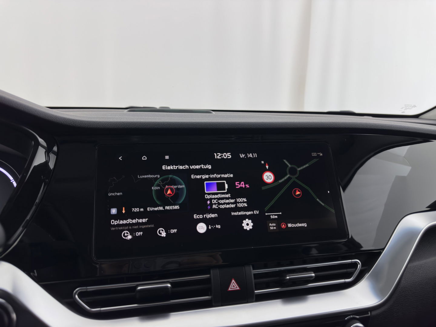Kia e-Niro ExecutiveLine 64 kWh {SOH-89%}[ 3-Fase ] (INCL-BTW) Aut. *LUXURY-LEATHER | JBL-AUDIO | FULL-LED | NAVI-FULLMAP | DAB | ADAPTIVE-CRUISE | CAMERA | MEMORY-PACK | LANE-ASSIST | CCS-FASTLOADER | KEYLESS | DIGI-COCKPIT | 17"ALU*