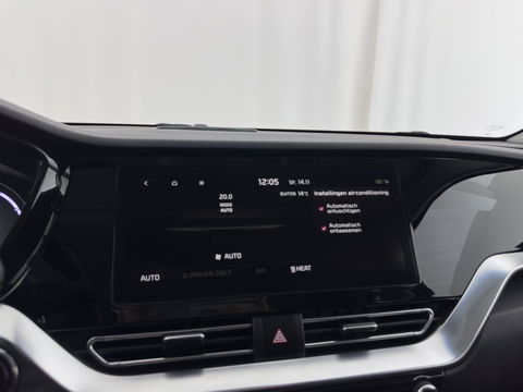 Kia e-Niro ExecutiveLine 64 kWh {SOH-89%}[ 3-Fase ] (INCL-BTW) Aut. *LUXURY-LEATHER | JBL-AUDIO | FULL-LED | NAVI-FULLMAP | DAB | ADAPTIVE-CRUISE | CAMERA | MEMORY-PACK | LANE-ASSIST | CCS-FASTLOADER | KEYLESS | DIGI-COCKPIT | 17"ALU*