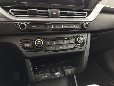 Kia e-Niro ExecutiveLine 64 kWh {SOH-89%}[ 3-Fase ] (INCL-BTW) Aut. *LUXURY-LEATHER | JBL-AUDIO | FULL-LED | NAVI-FULLMAP | DAB | ADAPTIVE-CRUISE | CAMERA | MEMORY-PACK | LANE-ASSIST | CCS-FASTLOADER | KEYLESS | DIGI-COCKPIT | 17"ALU*