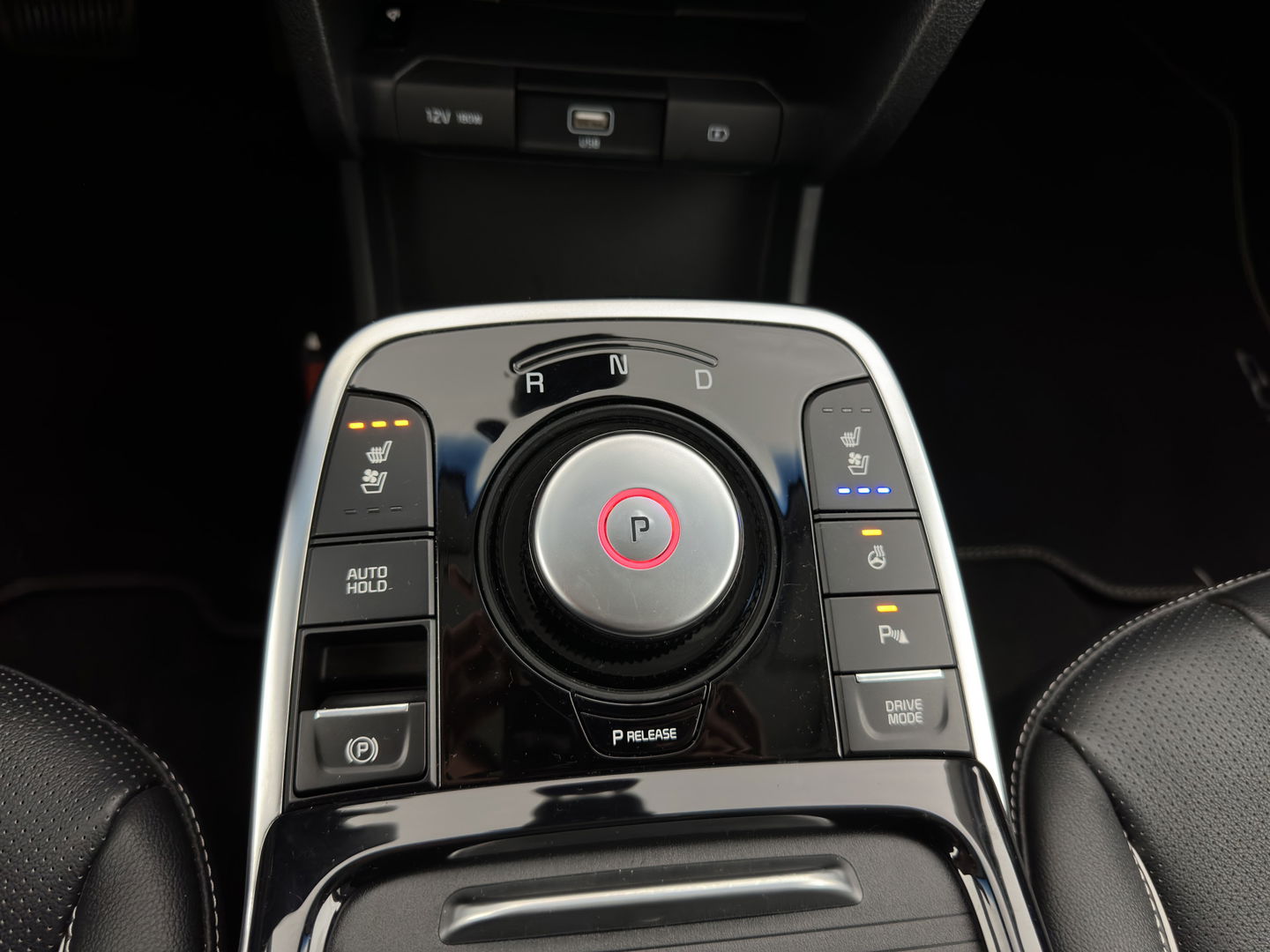 Kia e-Niro ExecutiveLine 64 kWh {SOH-89%}[ 3-Fase ] (INCL-BTW) Aut. *LUXURY-LEATHER | JBL-AUDIO | FULL-LED | NAVI-FULLMAP | DAB | ADAPTIVE-CRUISE | CAMERA | MEMORY-PACK | LANE-ASSIST | CCS-FASTLOADER | KEYLESS | DIGI-COCKPIT | 17"ALU*