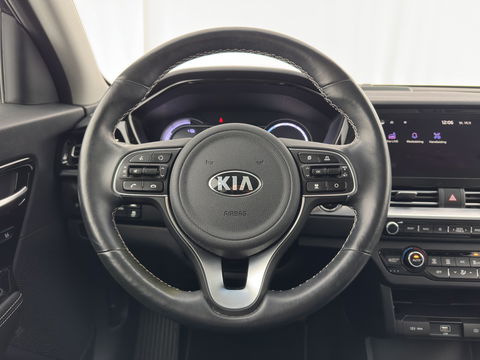 Kia e-Niro ExecutiveLine 64 kWh {SOH-89%}[ 3-Fase ] (INCL-BTW) Aut. *LUXURY-LEATHER | JBL-AUDIO | FULL-LED | NAVI-FULLMAP | DAB | ADAPTIVE-CRUISE | CAMERA | MEMORY-PACK | LANE-ASSIST | CCS-FASTLOADER | KEYLESS | DIGI-COCKPIT | 17"ALU*