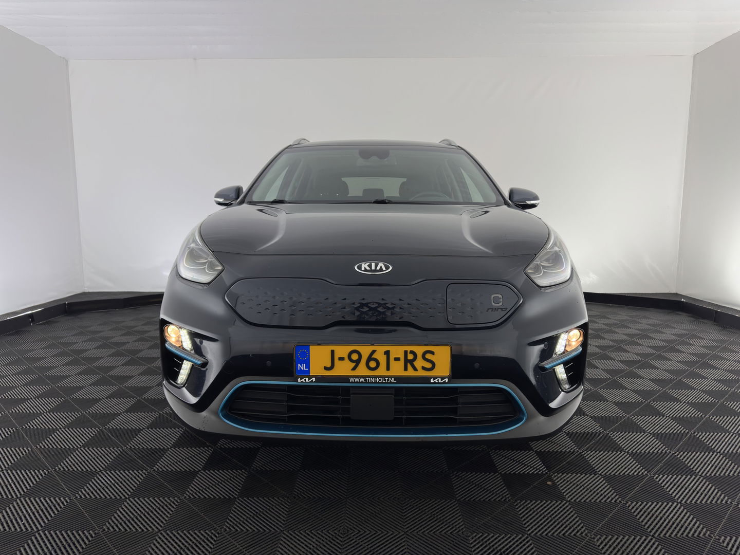 Kia e-Niro ExecutiveLine 64 kWh {SOH-89%}[ 3-Fase ] (INCL-BTW) Aut. *LUXURY-LEATHER | JBL-AUDIO | FULL-LED | NAVI-FULLMAP | DAB | ADAPTIVE-CRUISE | CAMERA | MEMORY-PACK | LANE-ASSIST | CCS-FASTLOADER | KEYLESS | DIGI-COCKPIT | 17"ALU*