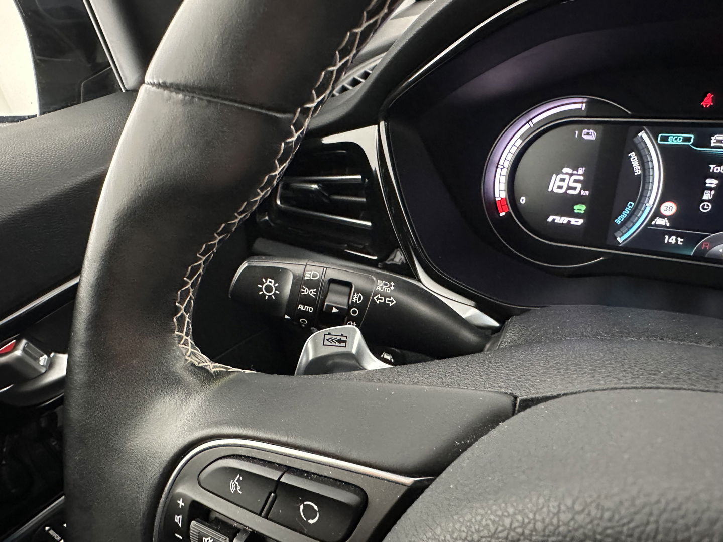 Kia e-Niro ExecutiveLine 64 kWh {SOH-89%}[ 3-Fase ] (INCL-BTW) Aut. *LUXURY-LEATHER | JBL-AUDIO | FULL-LED | NAVI-FULLMAP | DAB | ADAPTIVE-CRUISE | CAMERA | MEMORY-PACK | LANE-ASSIST | CCS-FASTLOADER | KEYLESS | DIGI-COCKPIT | 17"ALU*