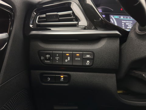 Kia e-Niro ExecutiveLine 64 kWh {SOH-89%}[ 3-Fase ] (INCL-BTW) Aut. *LUXURY-LEATHER | JBL-AUDIO | FULL-LED | NAVI-FULLMAP | DAB | ADAPTIVE-CRUISE | CAMERA | MEMORY-PACK | LANE-ASSIST | CCS-FASTLOADER | KEYLESS | DIGI-COCKPIT | 17"ALU*