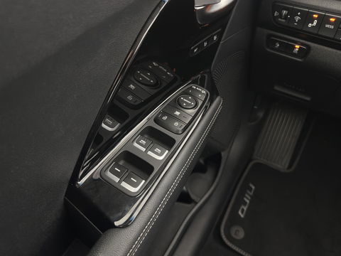 Kia e-Niro ExecutiveLine 64 kWh {SOH-89%}[ 3-Fase ] (INCL-BTW) Aut. *LUXURY-LEATHER | JBL-AUDIO | FULL-LED | NAVI-FULLMAP | DAB | ADAPTIVE-CRUISE | CAMERA | MEMORY-PACK | LANE-ASSIST | CCS-FASTLOADER | KEYLESS | DIGI-COCKPIT | 17"ALU*