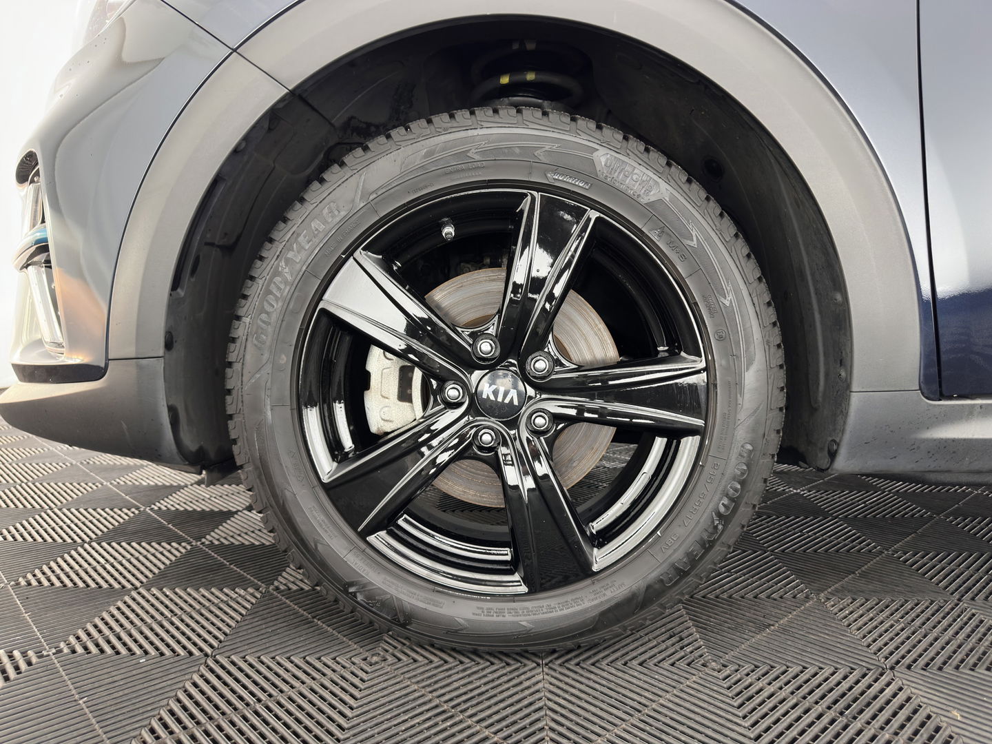 Kia e-Niro ExecutiveLine 64 kWh {SOH-89%}[ 3-Fase ] (INCL-BTW) Aut. *LUXURY-LEATHER | JBL-AUDIO | FULL-LED | NAVI-FULLMAP | DAB | ADAPTIVE-CRUISE | CAMERA | MEMORY-PACK | LANE-ASSIST | CCS-FASTLOADER | KEYLESS | DIGI-COCKPIT | 17"ALU*